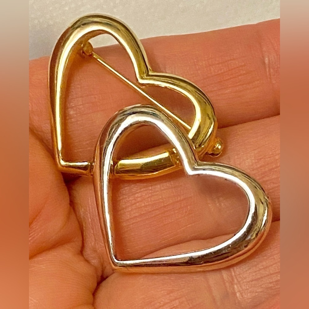 Gold tone gorgeous Hearts 💕 brooch. Has signature on it